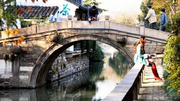 The narrow canals remind visitors of a time when Suzhou was less populous (Credit: Credit: Russ Bowling/Flickr/CC-BY-2.0) The narrow canals remind visitors of a time when Suzhou was less populous (Credit: Credit: Russ Bowling/Flickr/CC-BY-2.0)