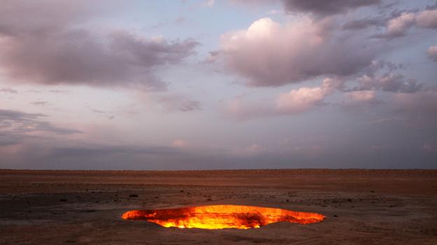 A scientific mishap in the Karakum Desert ripped the ground wide open (Credit: Credit: Tim Whitby/Alamy)