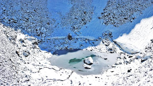 A dark secret lurks at the bottom of this Himalayan lake (Credit: Abhijeet Rane/Roopkund - Mystery Lake/Flickr/CC BY 2.0)