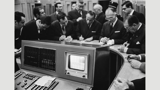 $248 Billion Beneath Pavement | Gold traders in Paris respond to the latest fix in November 1967 (Credit: Credit: Reg Lancaster/Daily Express/Getty) Gold traders in Paris respond to the latest fix in November 1967 (Credit: Credit: Reg Lancaster/Daily Express/Getty)