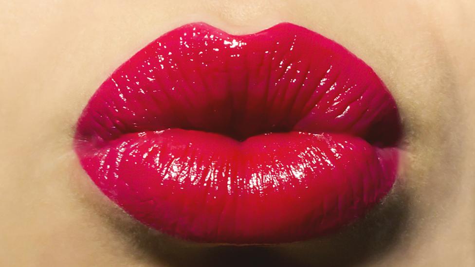 To kiss or not to kiss? (Credit: Thinkstock)