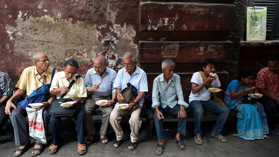Breaking for mealtime (Credit: Credit: Dibyangshu Sarkar/Getty)