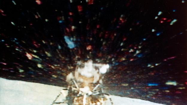 The iconic photo that summed up our place in the Universe - BBC News thumbnail