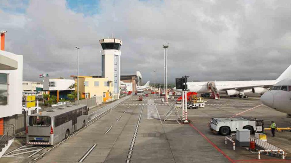 web-mauritius-airport.jpg