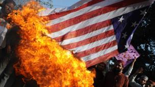 Activists in Pakistan burn a US national flag (Copyright: Getty Images)