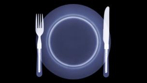X-ray of a plate (Copyright: SPL)