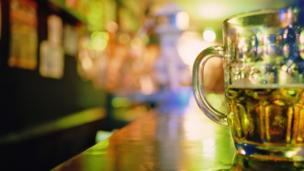 Can glass shape really affect how fast you drink?