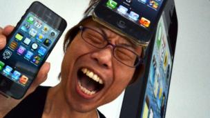 Man with iPhone 5 (Copyright: Getty Images)