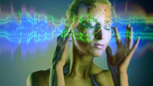 Woman holding her temples (Copyright: SPL)