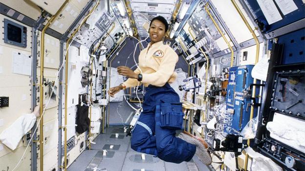 Astronaut Mae Jemison working in Spacelab (Copyright: Nasa)