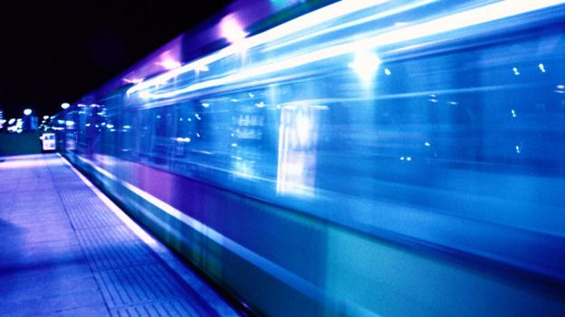 Train passing through a station (Copyright: Thinkstock)