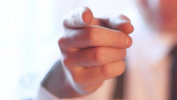 Business man pointing (Copyright: Thinkstock)