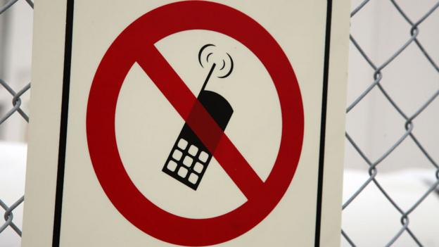 No cell phone sign (Copyright: Thinkstock)