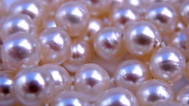 How pearls get their round shape