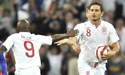 Frank Lampard (right) celebrates with Jermain Defoe