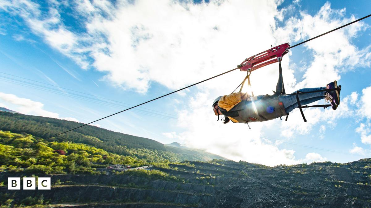 Gwerth cwmni Zip World yn codi i £100m ar ôl denu buddsoddiad newydd