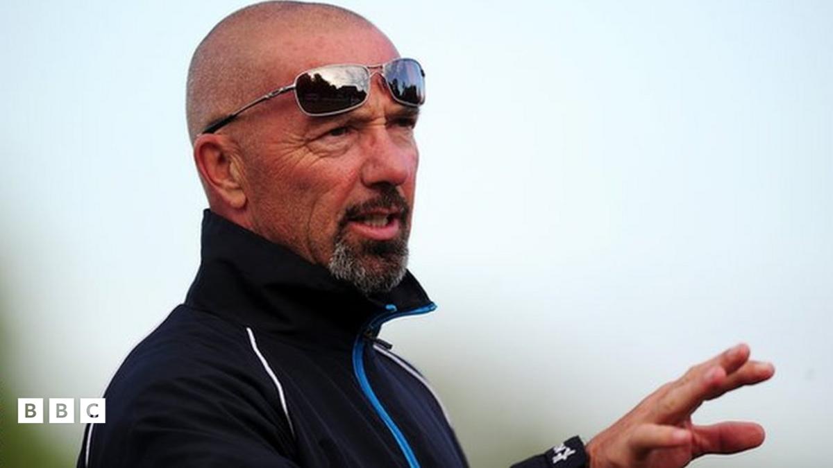 Morgannwg: Matthew Maynard yn brif hyfforddwr dros dro - BBC Cymru Fyw