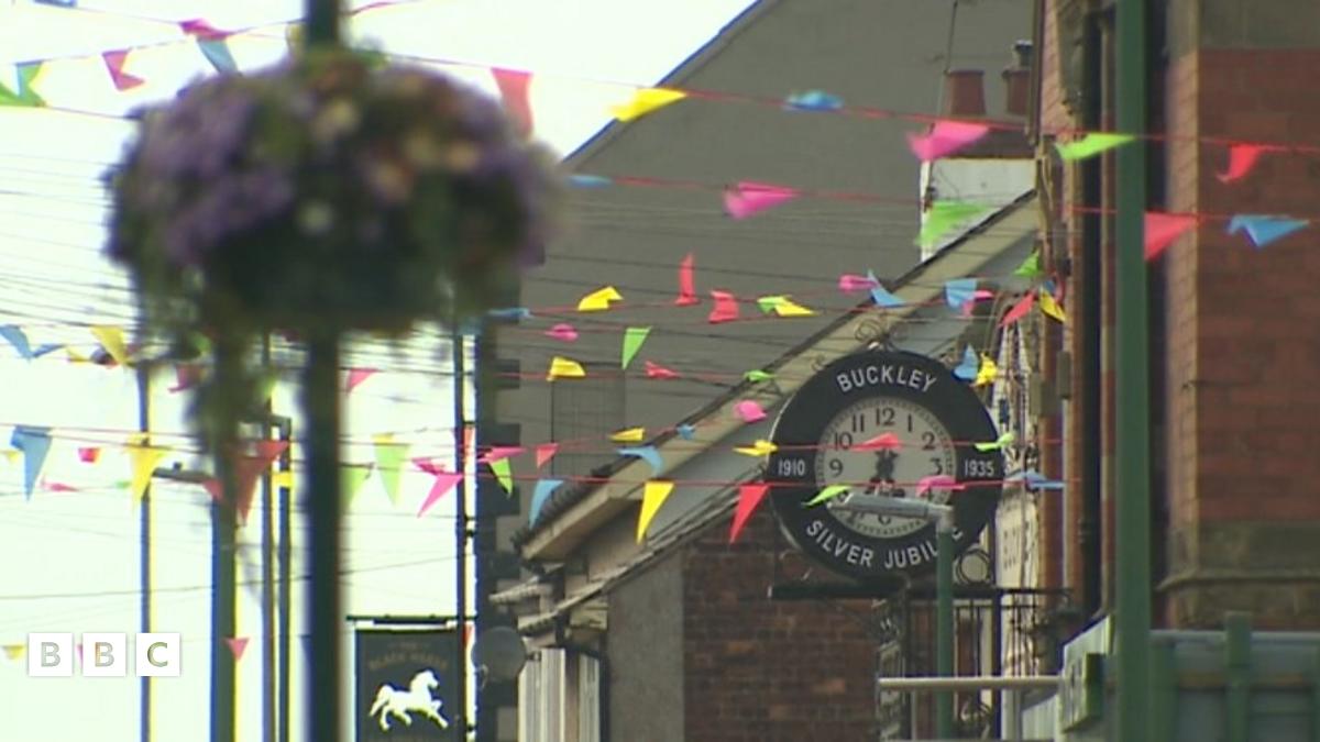 Ymgyrchwyr yn galw am gylch meithrin Cymraeg ym Mwcle - BBC Cymru Fyw