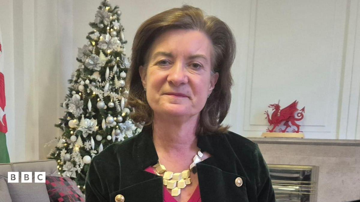 Eluned Morgan am arwain 'cenhedlaeth newydd' Llafur Cymru - BBC Cymru Fyw