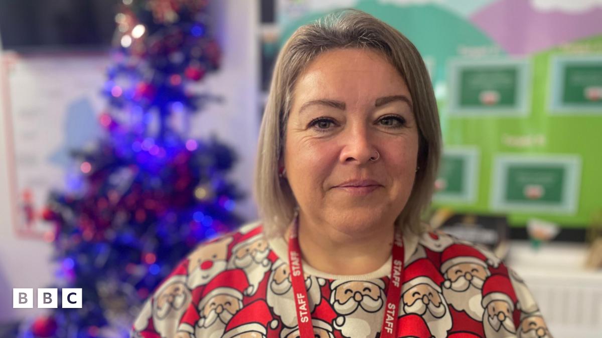 Staff cynorthwyol ysgol yn gwneud mwy am dâl 'ofnadwy', medd undeb