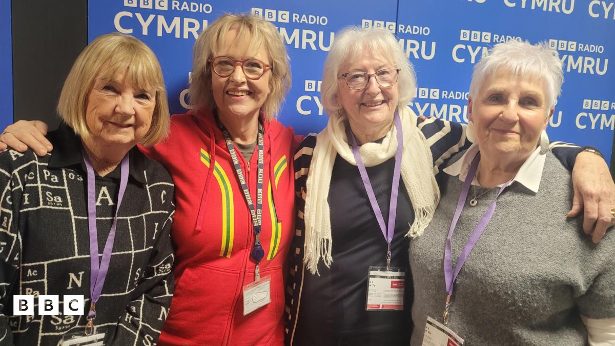 Hel atgofion am ganu pop y 60au gydag Y Diliau