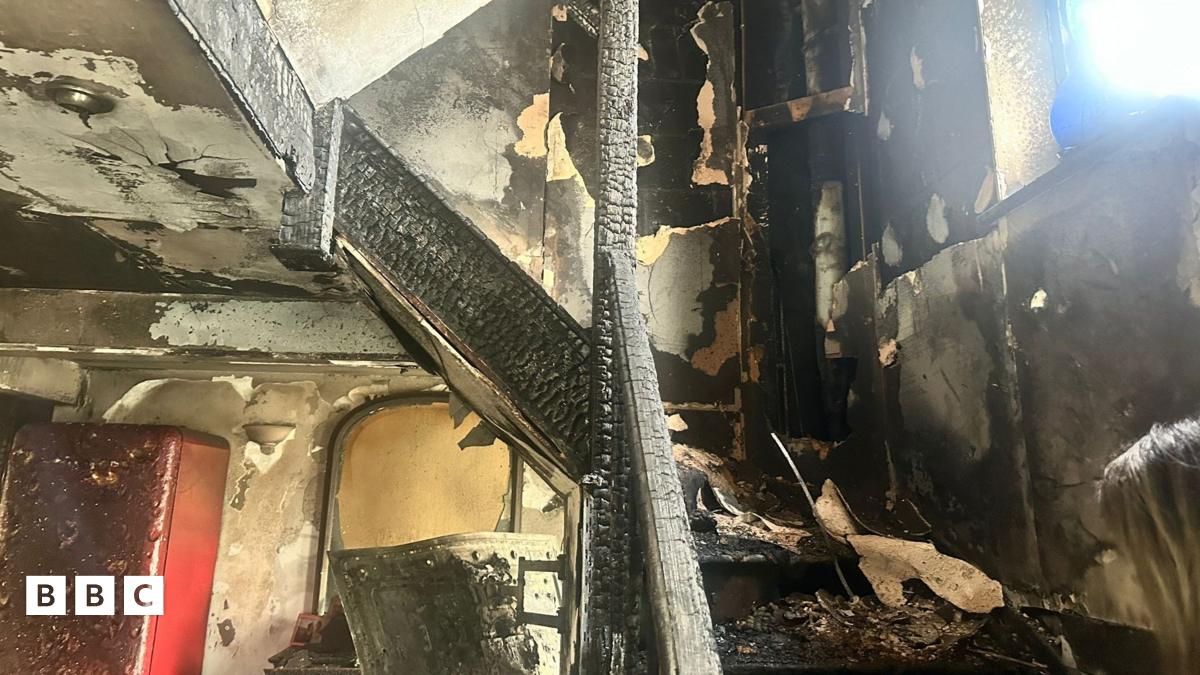 Cwpl wedi 'rhedeg am eu bywydau' ar ôl i le tân ffrwydro a'u llosgi ...