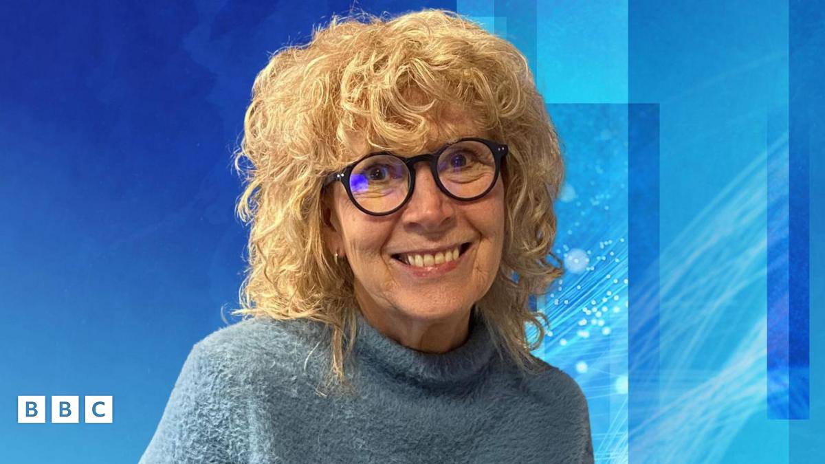 Sioned Webb: Byth yn teimlo'n gwbl saff na pherthyn ar ôl fy mabwysiadu