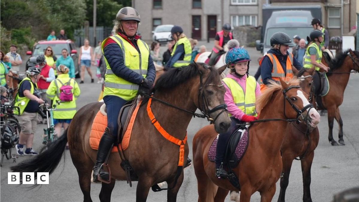 Galw am droi trac trên ym Môn yn lwybr amlbwrpas - BBC Cymru Fyw