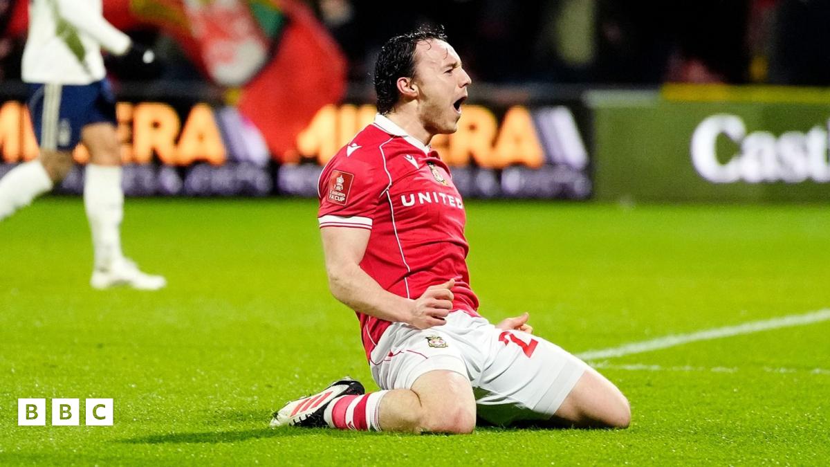 Wrecsam yn trechu tîm o uwch gynghrair Lloegr yng Nghwpan yr FA - BBC ...