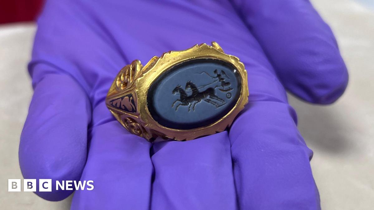 'Rare' Roman gold ring found in Somerset field to go on display