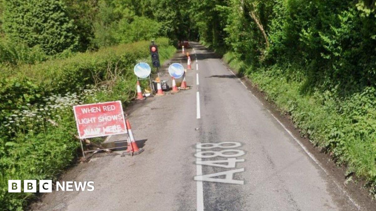 Hope road repair plea after ‘traffic light near misses’