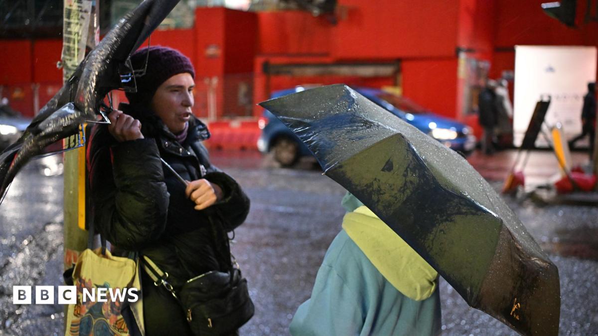 元旦: 英国の大部分に風雨警報発令 – BBC.com