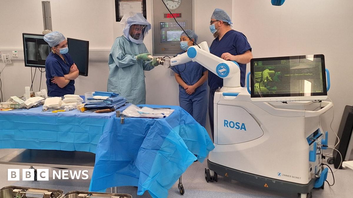 Hospital invests in surgery robot technology