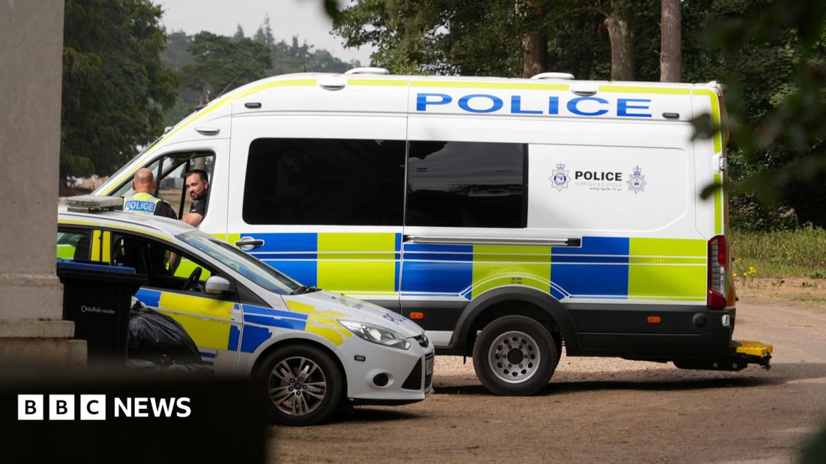 Twelve arrested over alleged right-wing terror threat to UK Islamic event, police say