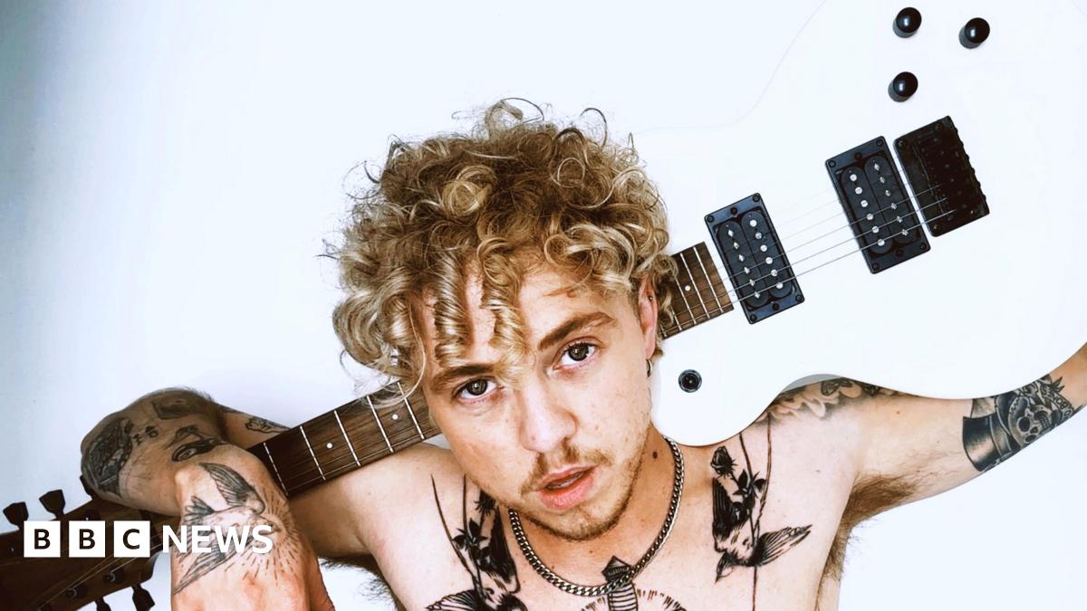 Trans musician Dylan and the Moon goes viral duetting former self