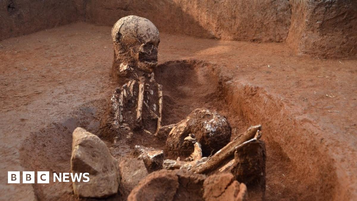 Plain of Jars research finds ancient Laos burial rituals - BBC News