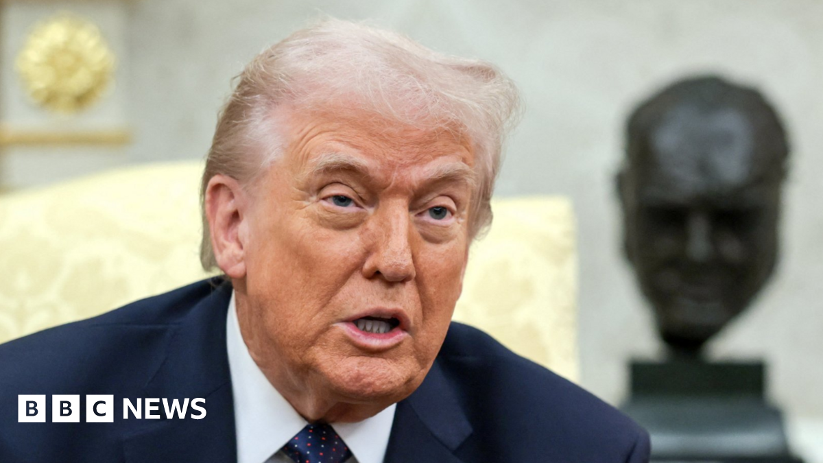 
                            Trump says Starmer is 'no Winston Churchill' over Iran strikes