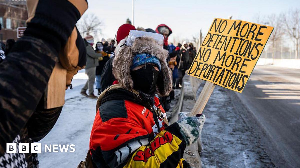 
                            Minnesota holds economic strike to protest ICE presence