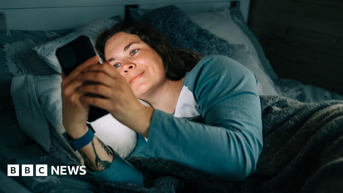 
                            UK spending half an hour longer online than in pandemic, says Ofcom