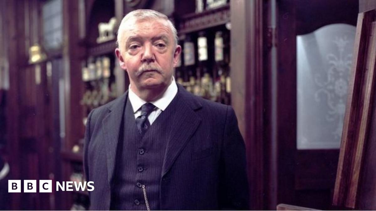 Tony Haygarth: Acting world hails 'fine, subtle' Emmerdale star