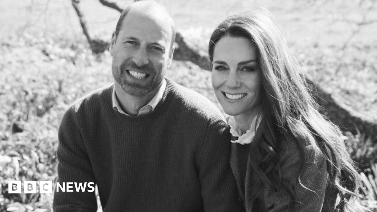 
                            William and Catherine all smiles in Valentine's Day photograph