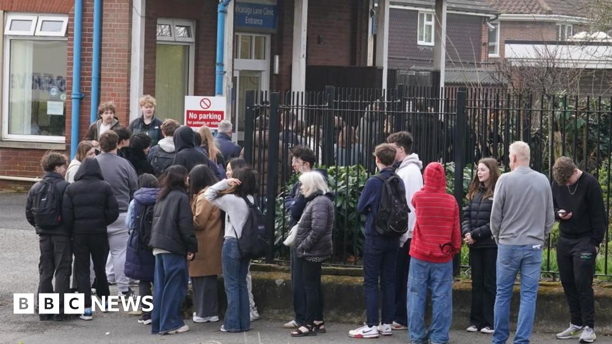 Meningitis cases linked to Kent outbreak rise to 29 as students queue for vaccine