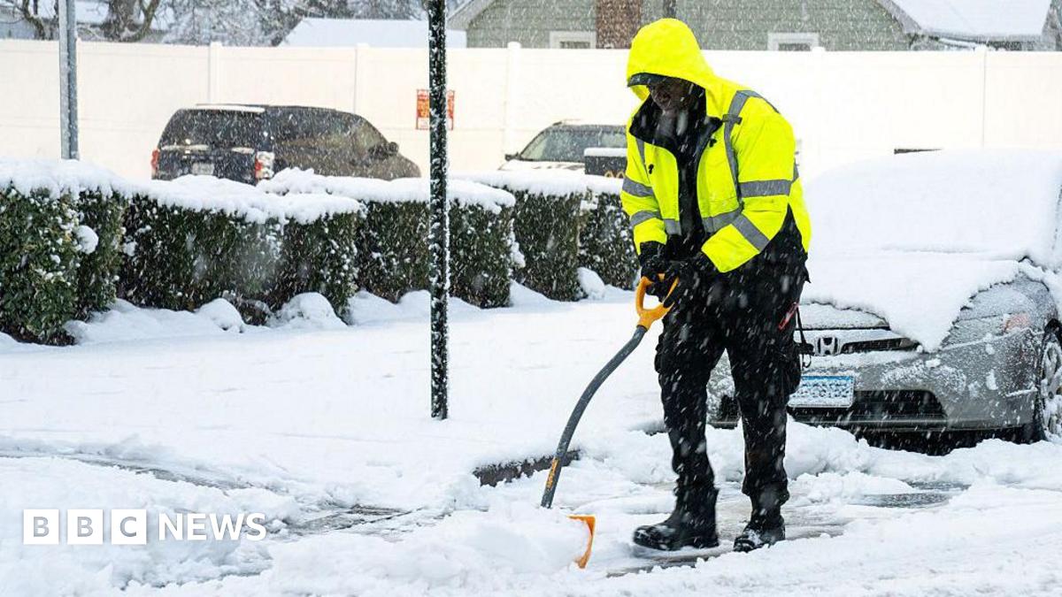 Thousands of US flights disrupted as winter storm looms  www.bbc.co.uk