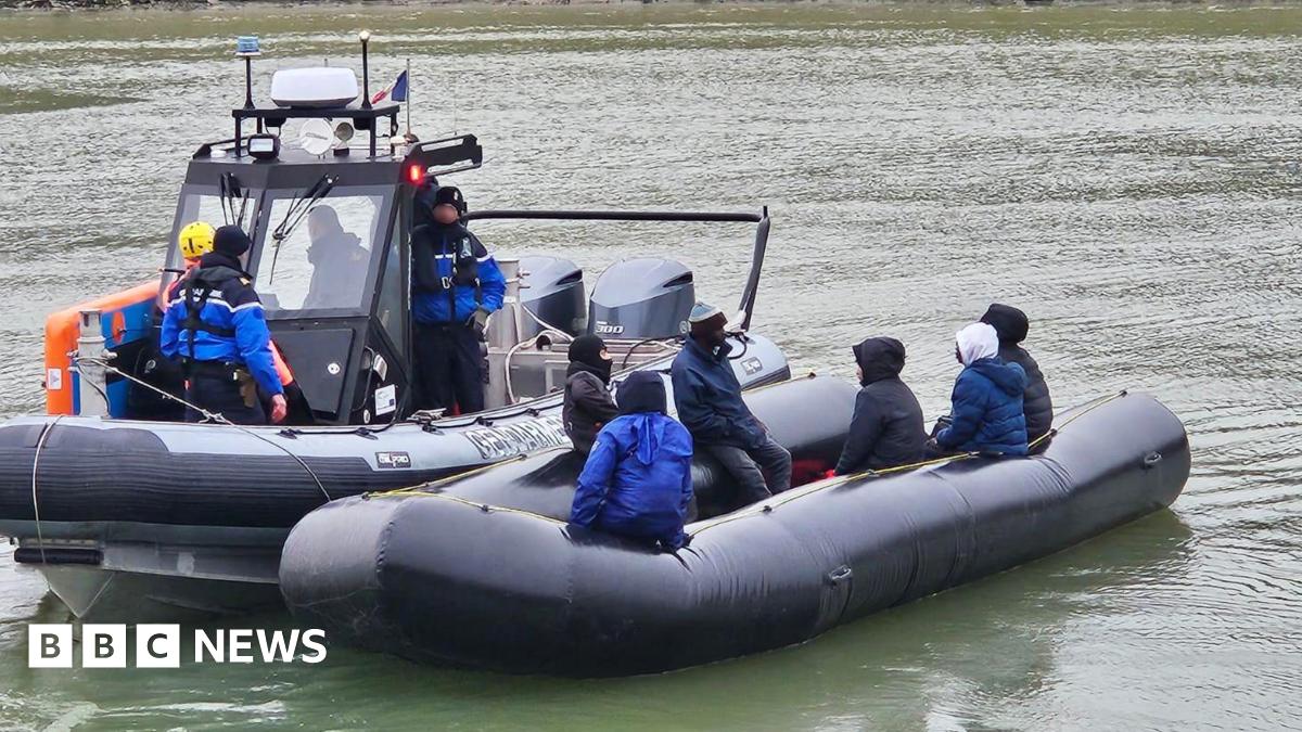 
                            France makes first interception targeting small boat crossings to UK
