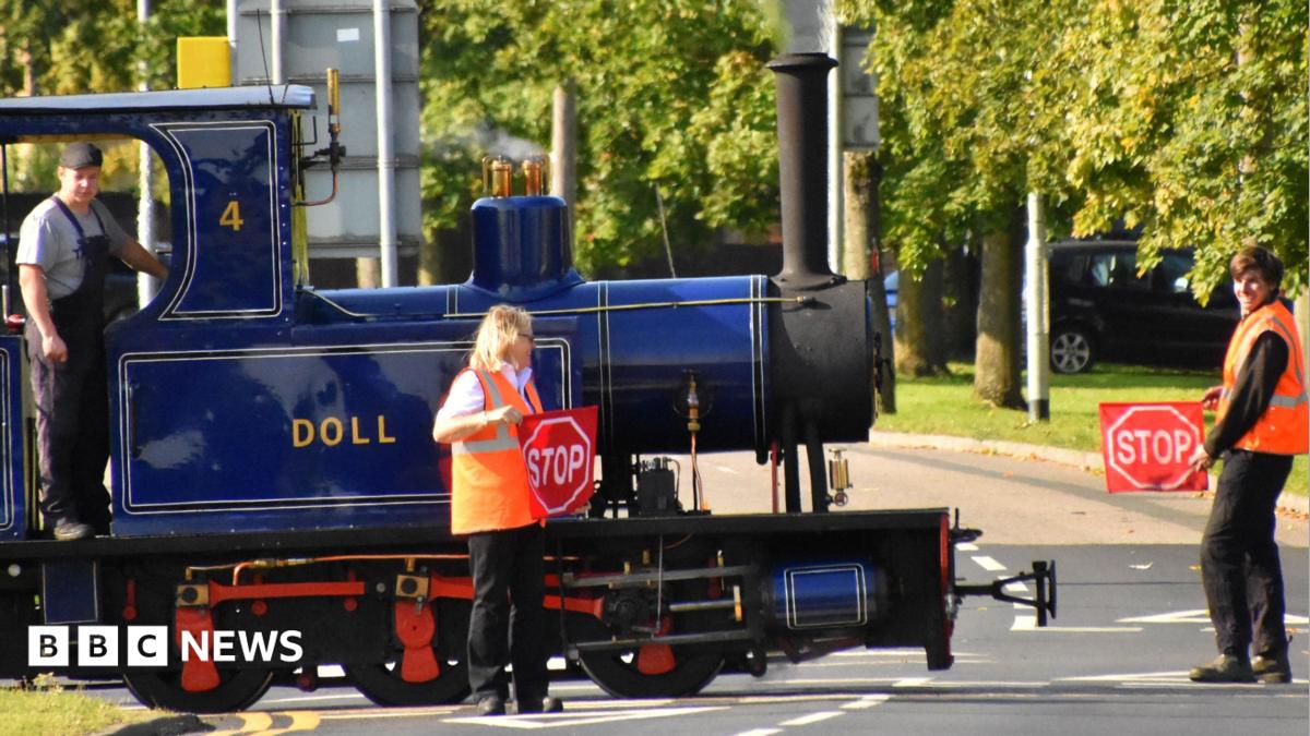 Leighton Buzzard Railway to replace 'flagmen' at road crossings