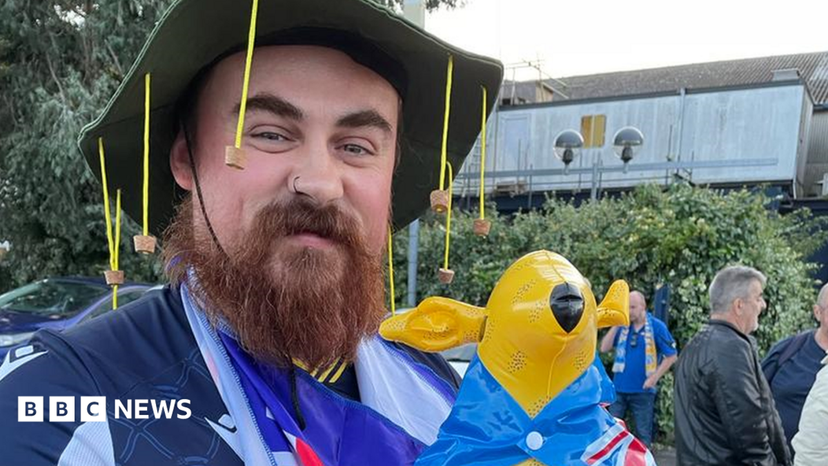 Southend United football fans react at first match since takeover - BBC ...