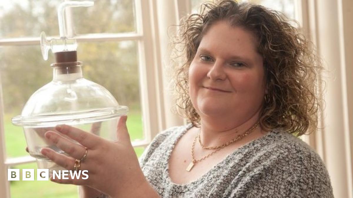 How has IVF developed since the first 'test-tube baby'? - BBC News