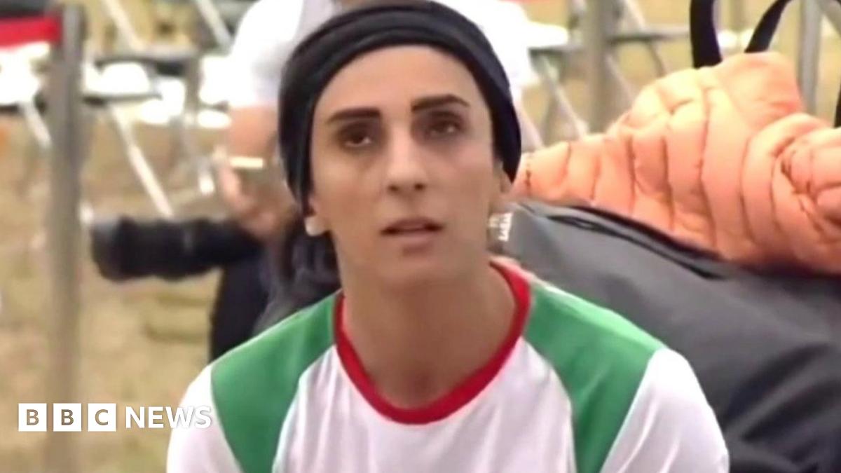 Elnaz Rekabi: Iranian climber 'says hijab fell off accidentally' at competition - BBC News