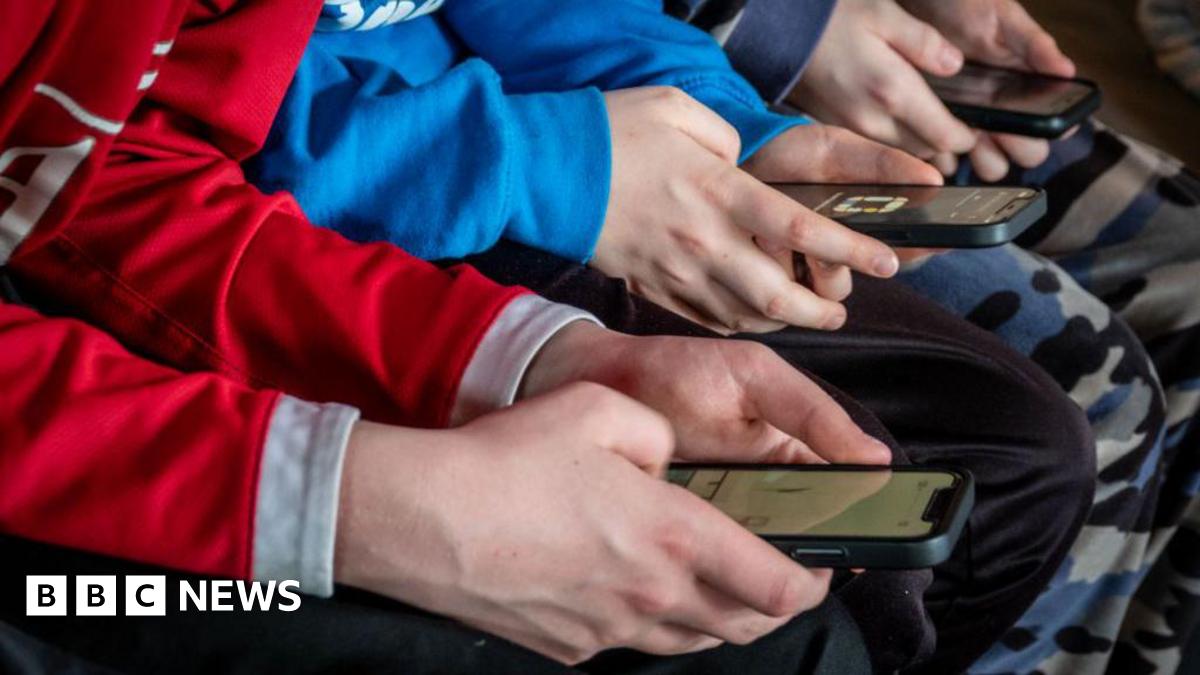 Ministers to issue guidance on children's screen use