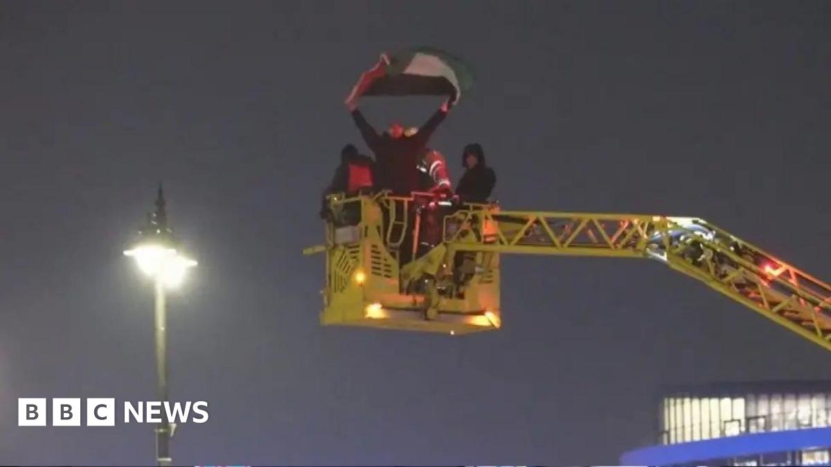 Man arrested after climbing Big Ben tower at Palace of Westminster